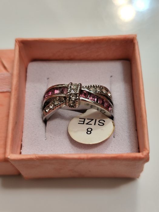 Златни пръстени 18к злато със сапфир Нови