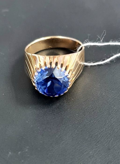 Золотое кольцо с сапфиром 583 пробы