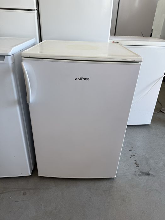 Фризер Vestfrost A+ и Хладилник със камера