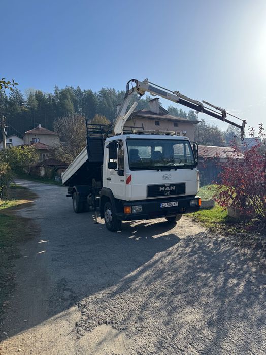 Транспорни услуги с Тристранен Самосвал с кран.