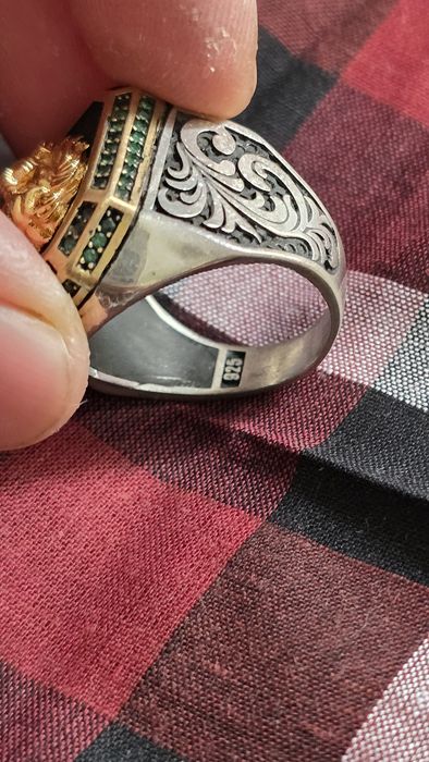 Продам солидную серебряную печатку Лев