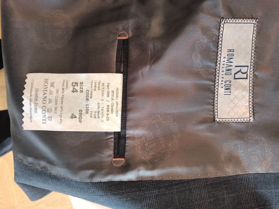 Продам новый костюм