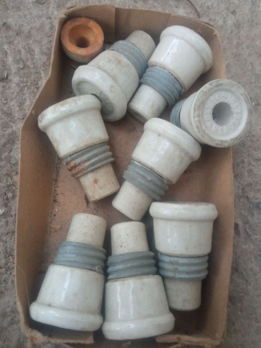 Изолятор фарфоровый