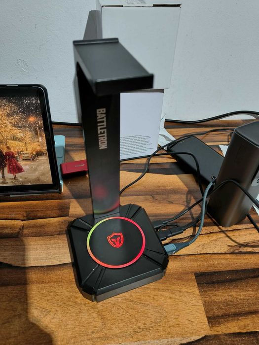Stand casti Gaming Battletron cu RGB si 3 porturi USB
