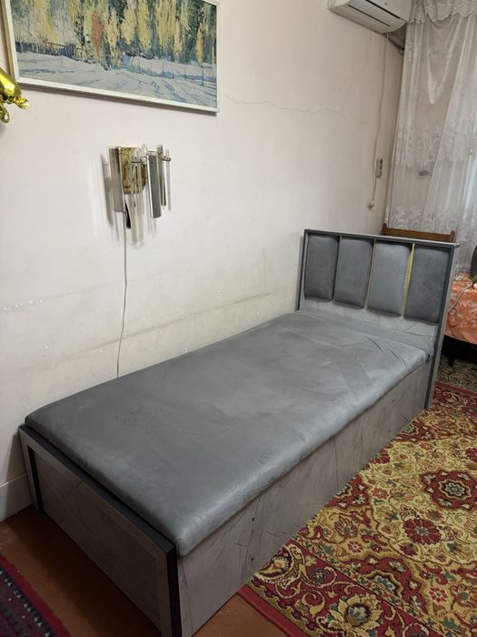 Продаю односпальную кровать-состояние практически новое