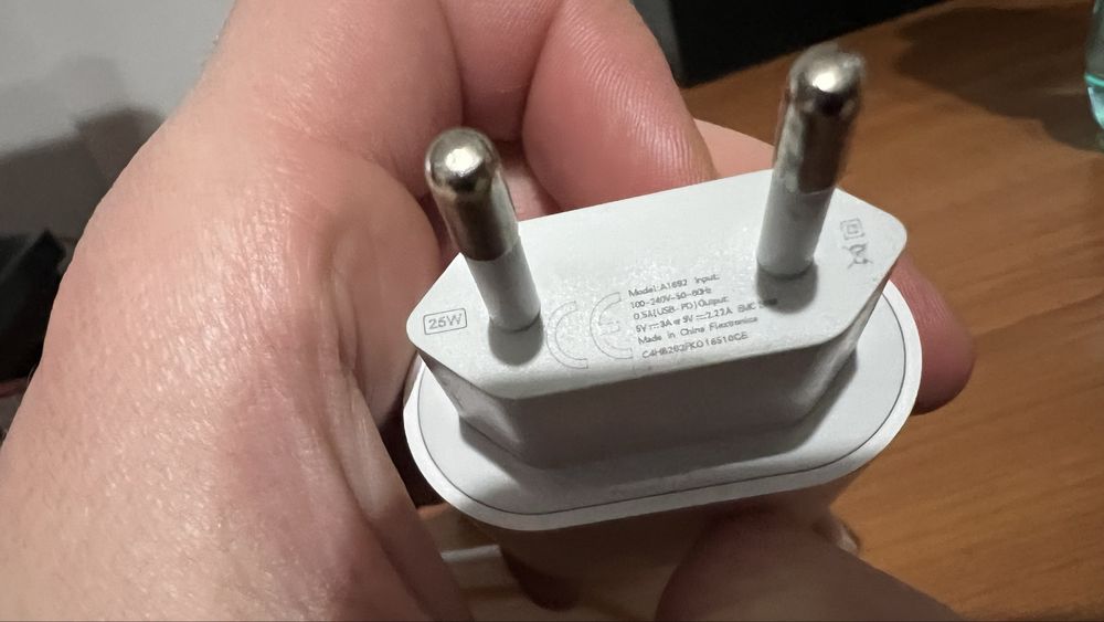 Безжично зарядно с магнит ZAFIT. 25w адаптер за айфони от 11 нагоре: