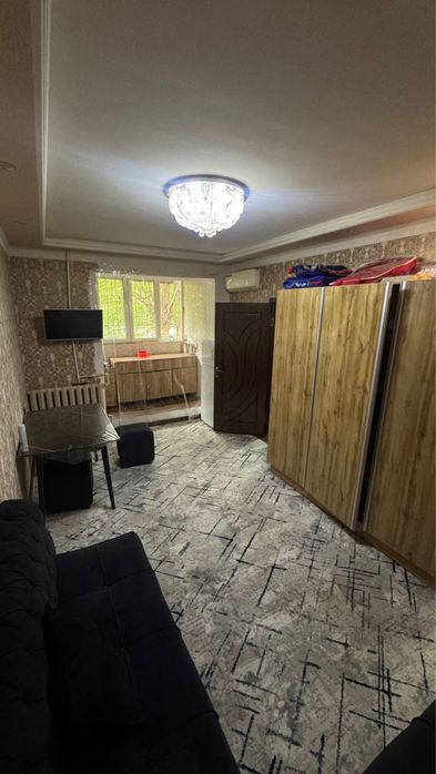 Чиланзар 19.  Срочно. Продаю. 1 комнатная С ремонтом