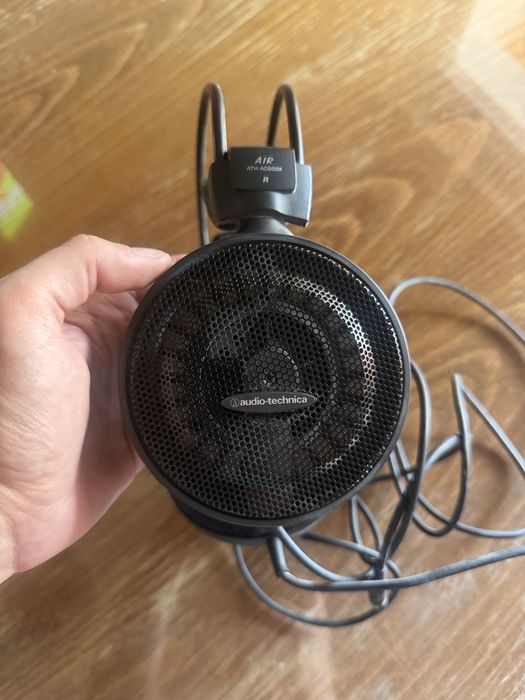 Vând căști Audio-Technica ATH-AD500X în stare bună.