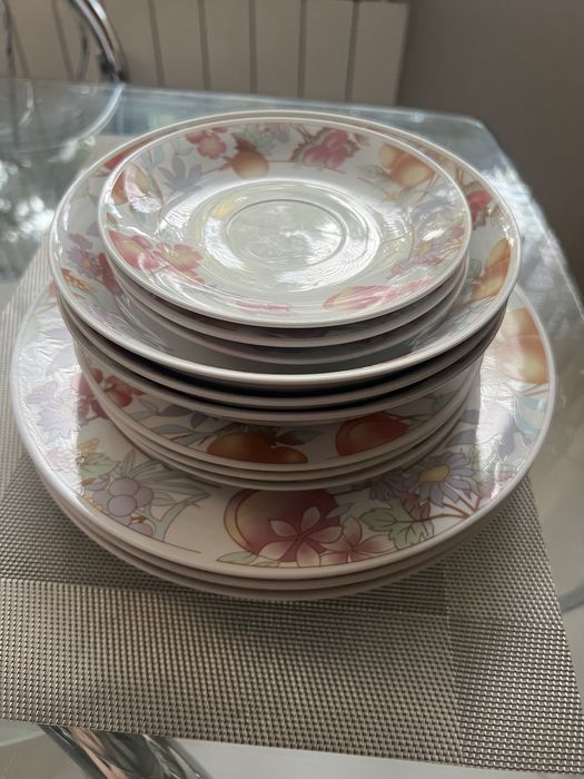 Сервиз от 14 броя чинии
