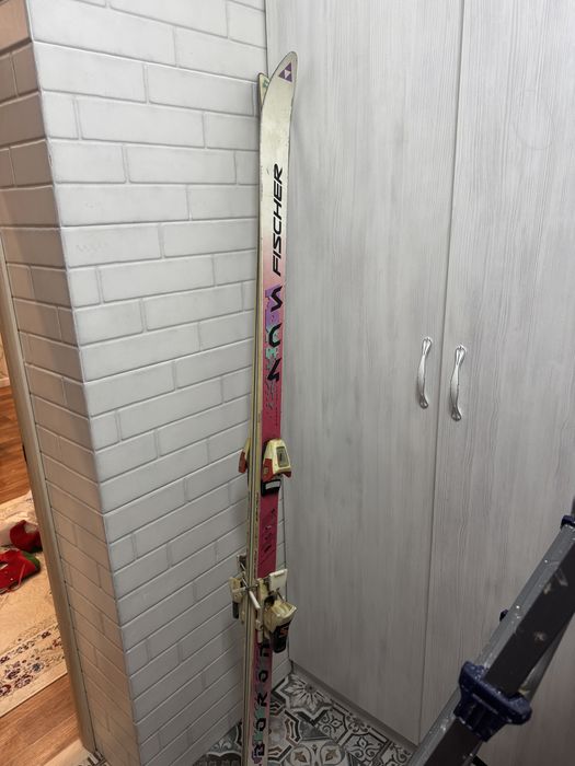 горные лыжи сноуборды