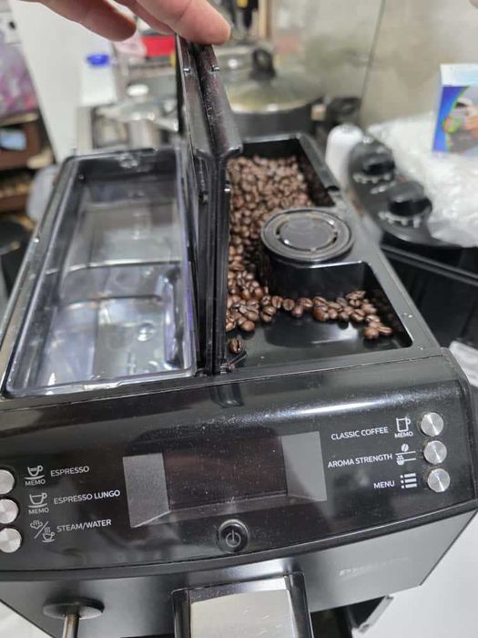 Espressor automat Philips Saeco Intelia Focus HD8751