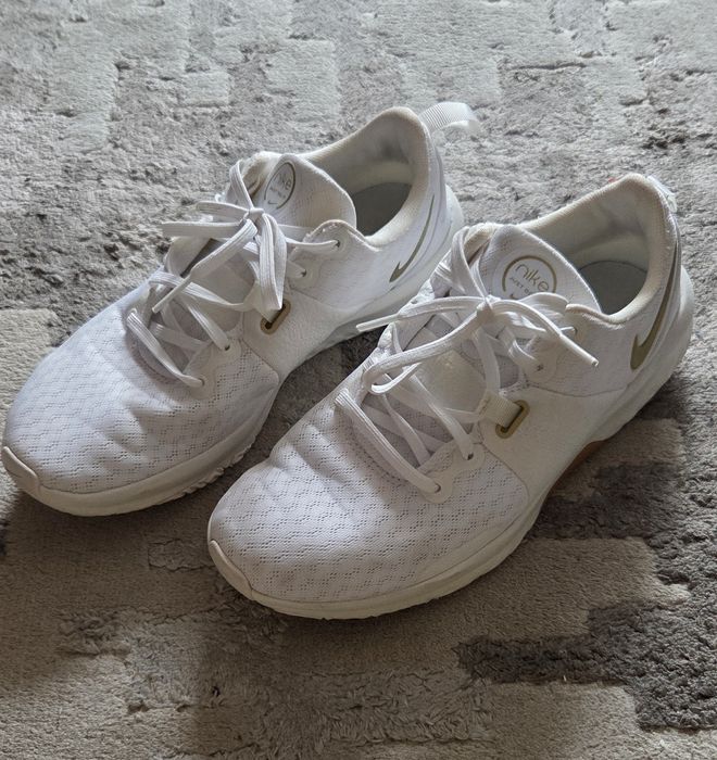 Дамски бели маратонки, Nike