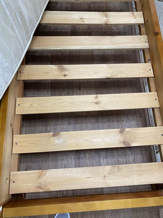 Кровать  дерево 2,0х0,9 м