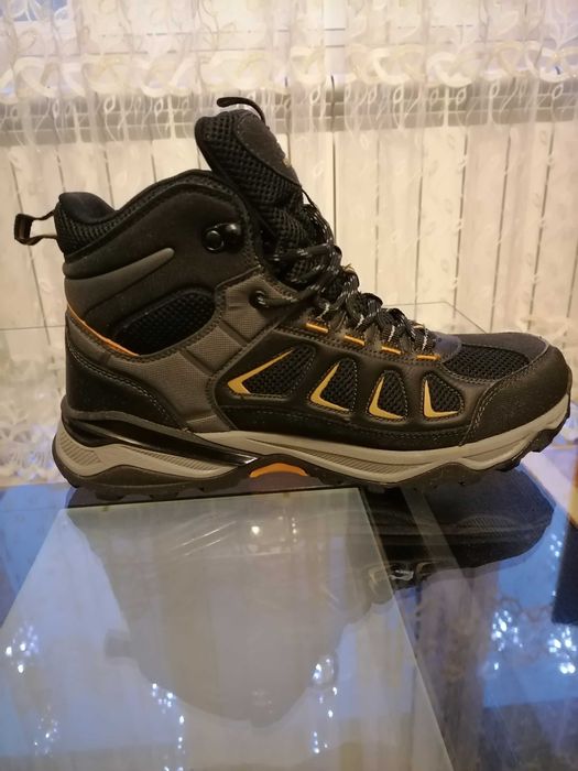 Чисто нови Мъжки туристически обувки водоустойчиви 42 номер