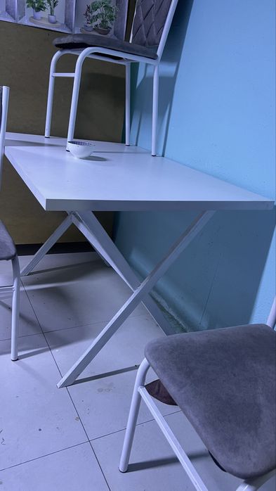 Белый кухонный стол в стиле loft