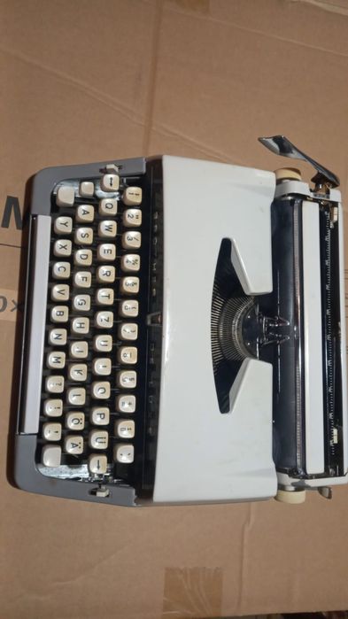 Mașină portabilă de scris