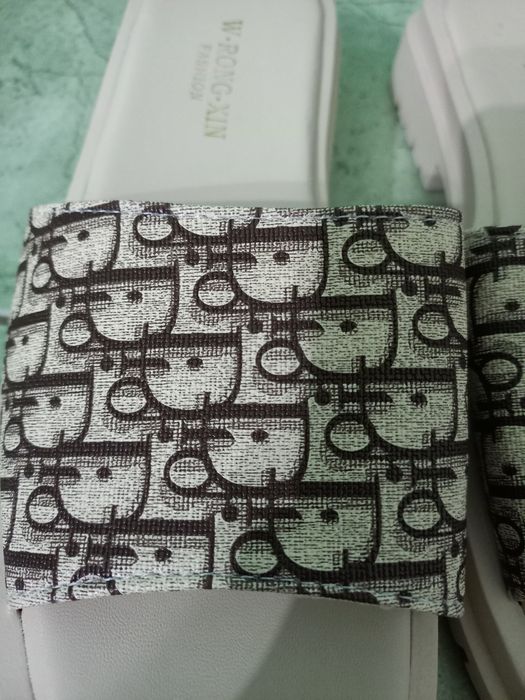 Летние женские шлепки .новые. размеры в наличии  от  36 до 40