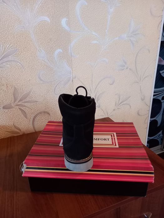 Продам осеннии ботинки