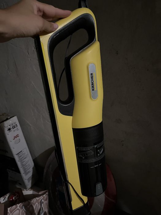 Karcher VC 4S вертикална прахосмукачка