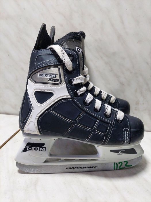 Patine 1122 hochei hockey CCM marime 31-32 (20,8  cm)