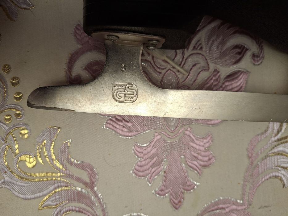 Продам фигурные коньки