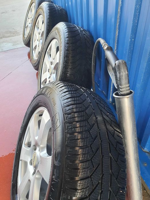 Roti de iarnă cu janta aluminiu. Dimensiune 235/65 R 17.