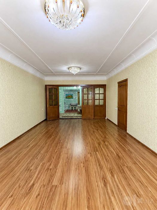 Гунча, Беруний кўчаси - катта квартира (100 M²) без маклера, метро ёни