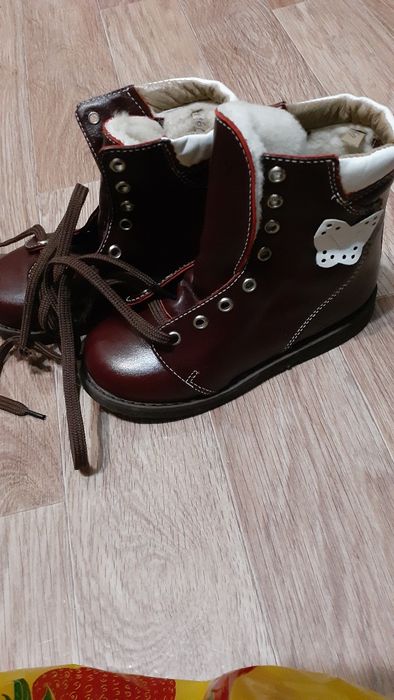 Продам детскую кожанную  обувь