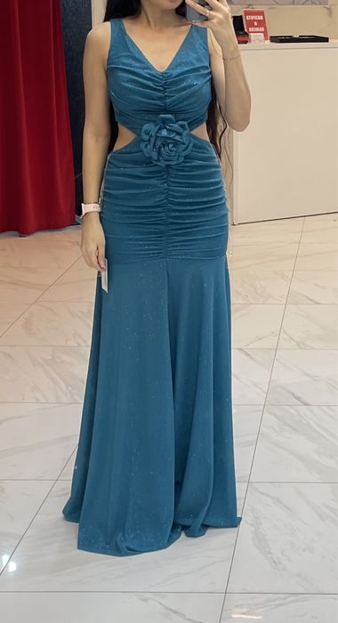 Платье с блестками по фигуре