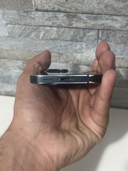 Iphone 13 mini.