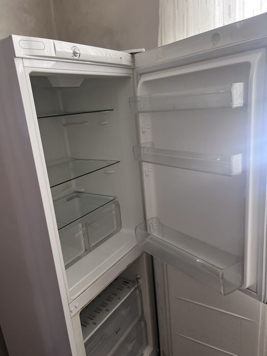 Холодильник Indesit