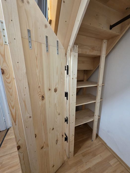 Dulapuri/ dressing sub scară la preturi corecte