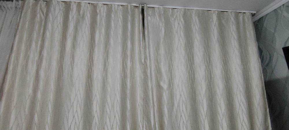 Продам шторы в комнату