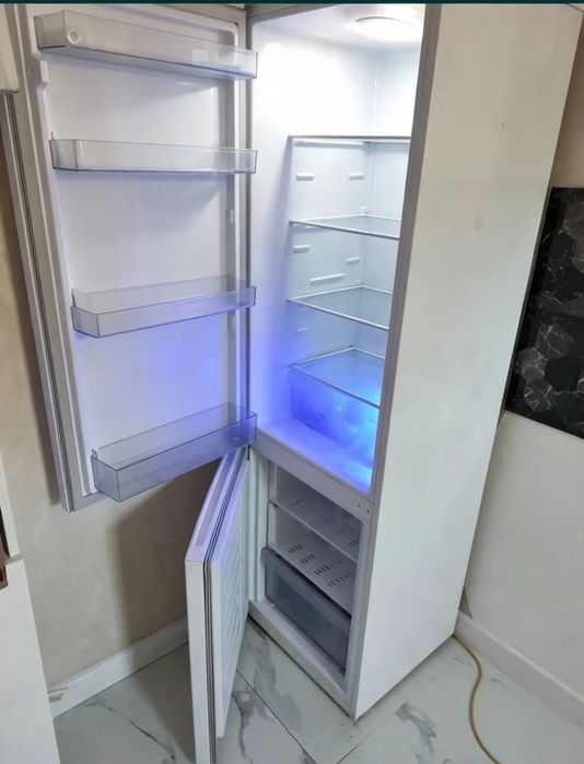 Продам холидильник Beko.