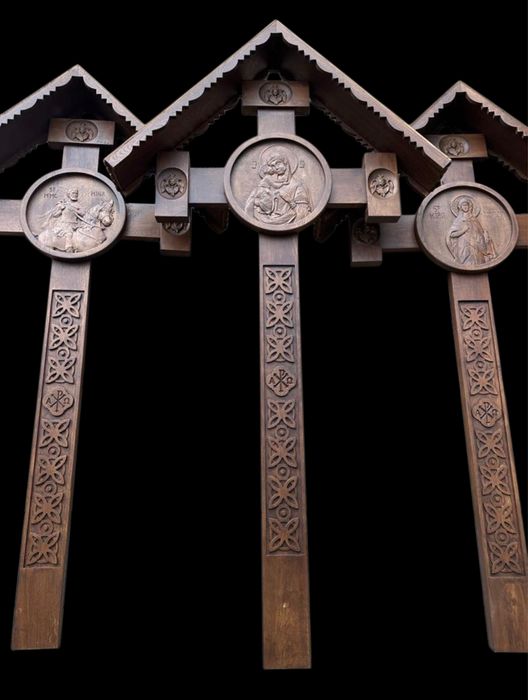 Troite, cruci, cruci altar