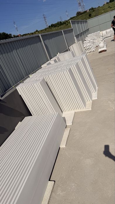 Vand coame si capace de gard avem orice dimensiune si model va doriti