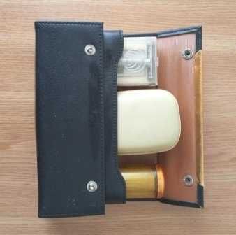 Trusă ras manuală de colecţie cu suport din piele