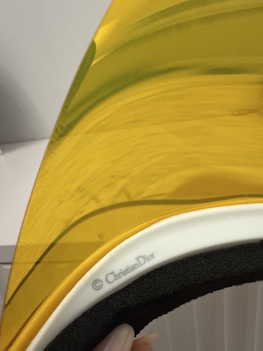 Козырек от Кристиан Диор