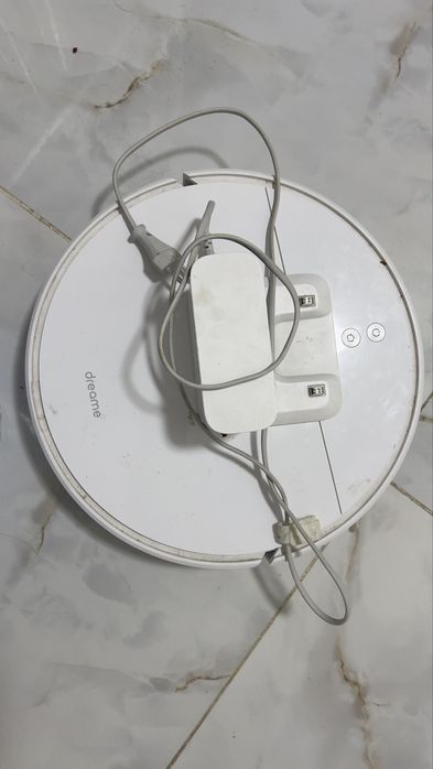 Робот пылесос.