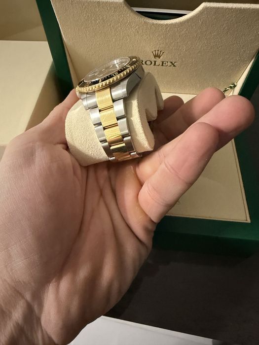 Rolex Sea-Dweller oyster yellow gold 43mm