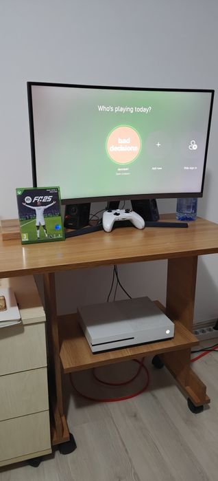 Consola jocuri Xbox One S + monitor Samsung (cititi descrierea)