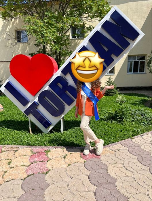 Костюм на девочку ростовка 150 , одевали 1 раз