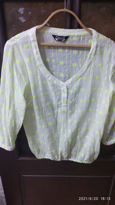 Продаются женские. Кофточки в идеальном состоянии.размеры указаны на ф