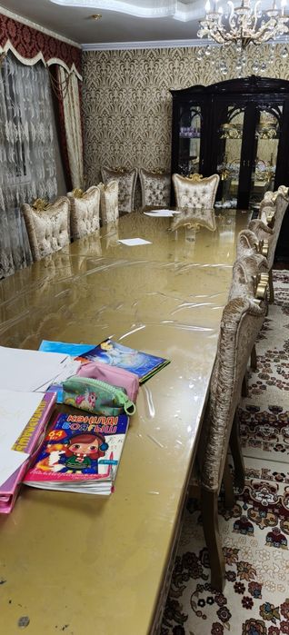 Продается стол и стулья