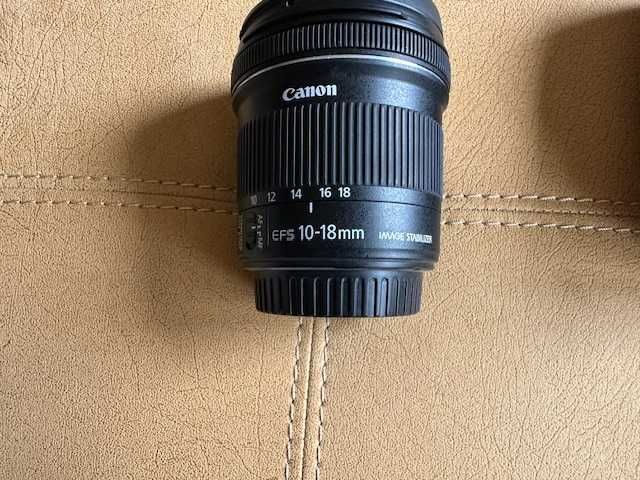 Фотоапарат Canon EOS 70 D с 3 обектива, чанта за носене и аксесоари