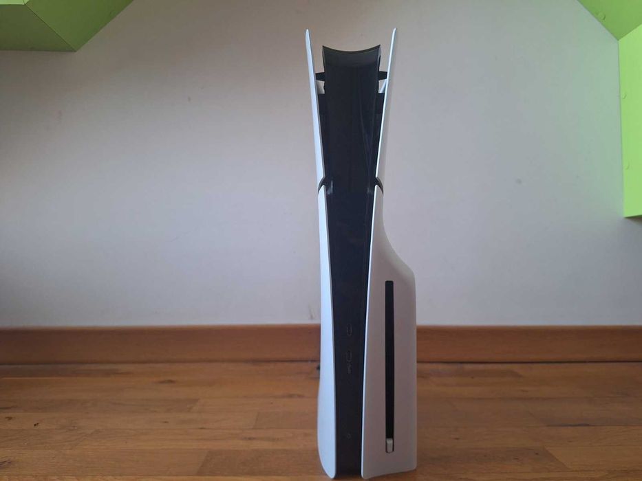 PlayStation 5 Slim disc edition 1TB + оригинален DualSense контролер + игра