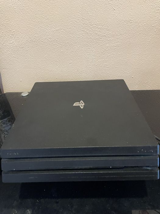Vand ps 4 pro 1Tb impecabil
