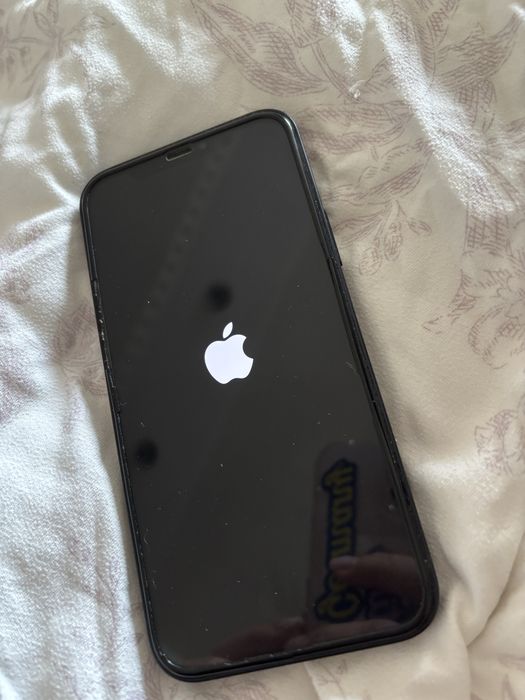 IPhone 12 в отличном состоянии