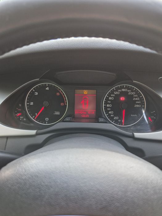 Audi a4 b8 2.0tdi 143hp Бартер