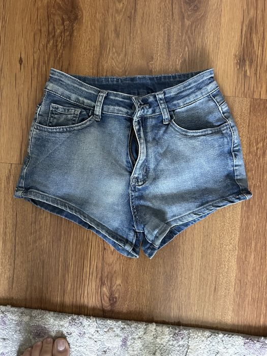 Pantaloni scurti